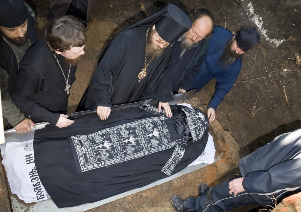 Раскопки на могиле прп. Марфы ТамбовскойВо время обретения её святых мощей. 2005 год
